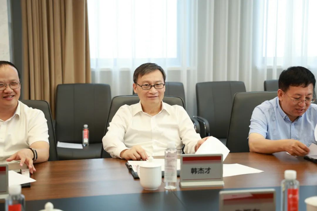 中国科学院院士、哈尔滨工业大学校长韩杰才一行莅临云顶国际考察指导